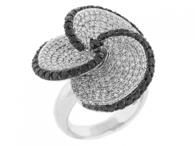 2.85ct White & Black Diamond 18k Gold Flower Cocktail Ring